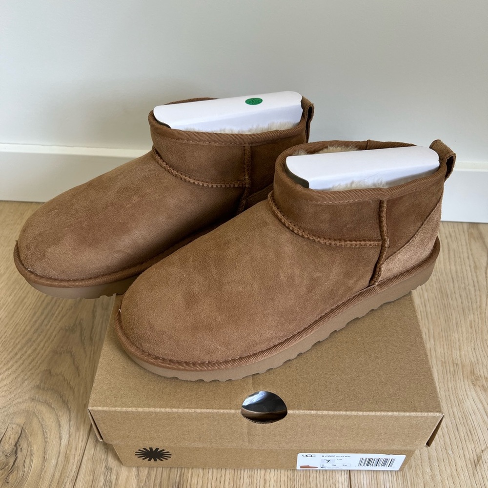 BNWT Ugg Ultra Mini Chestnut sz 7